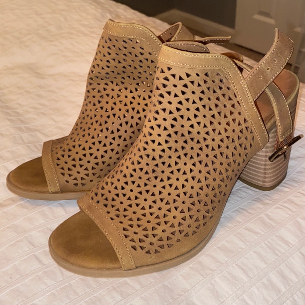 open toe sandal heels